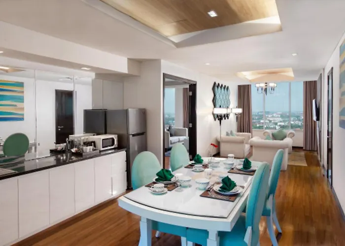 The Alana Hotel & Convention Center Solo By Aston